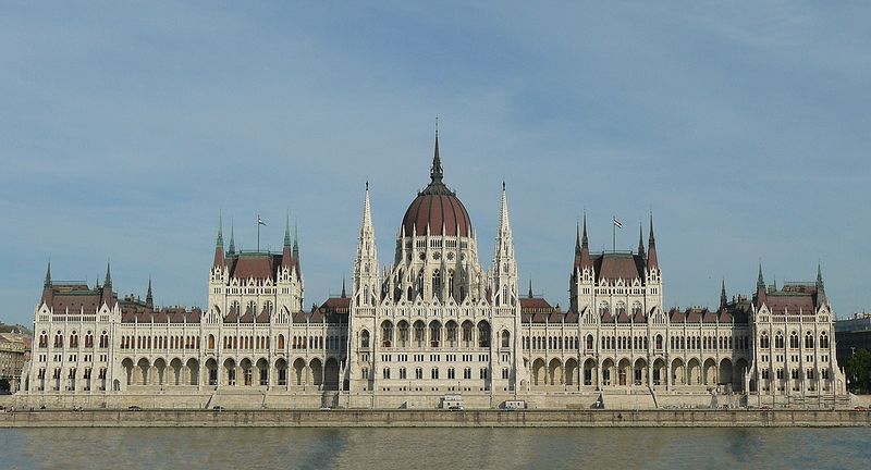 800px-parliament_buildung_hungary_200909201